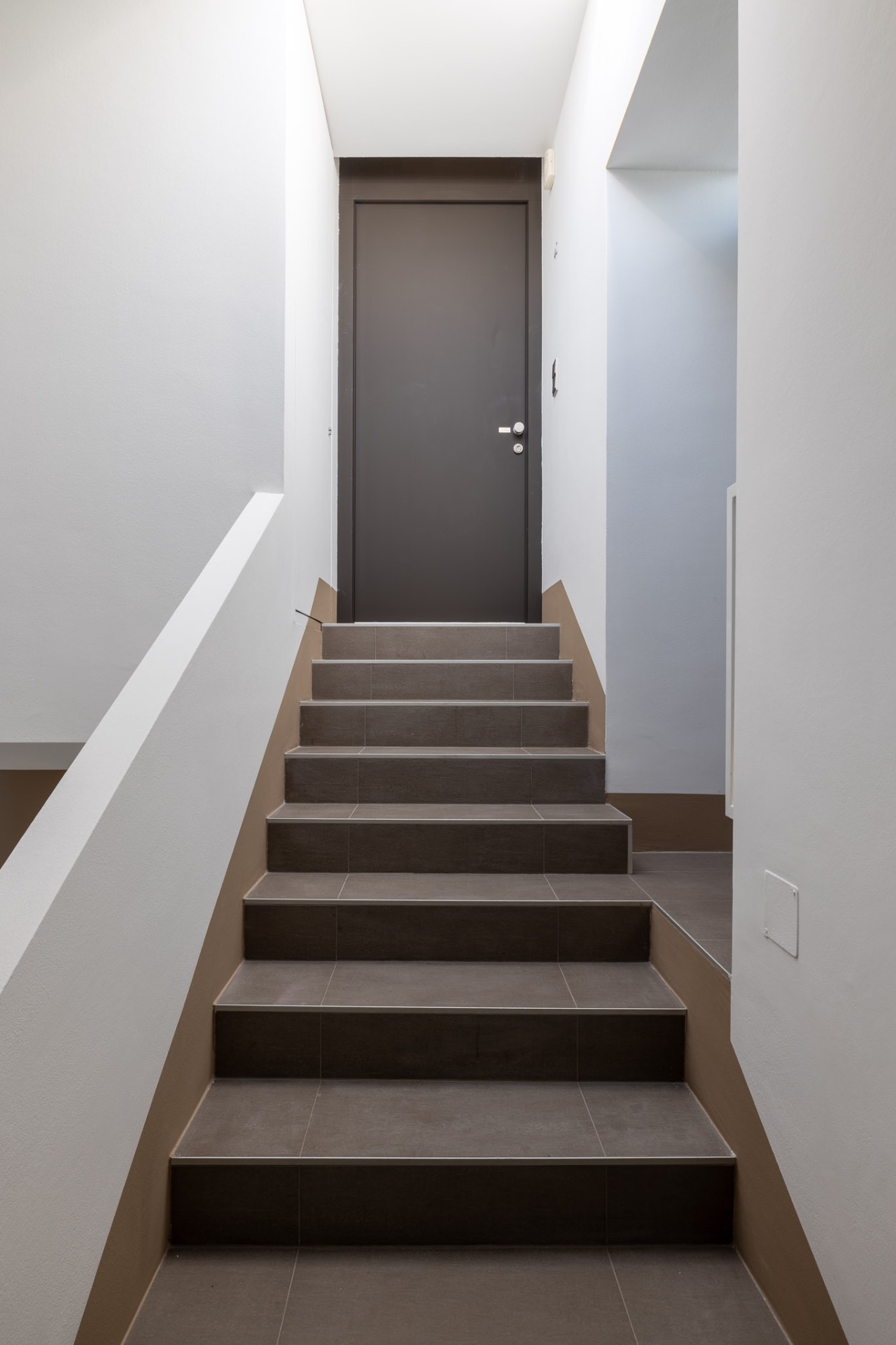 Privater Aufgang zur Wohnungstür Top 40 — Penthouse-Ebene